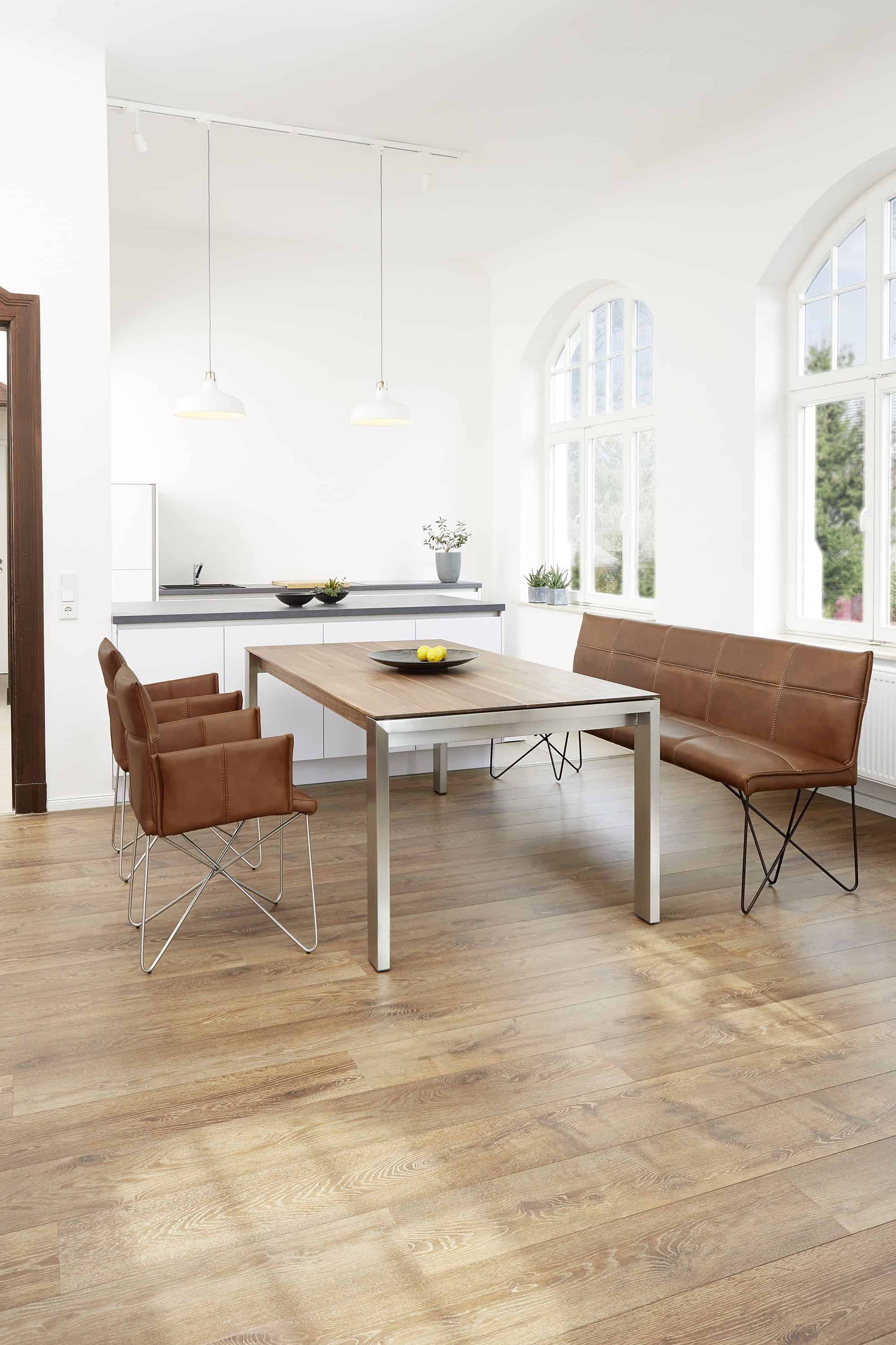 Esszimmertisch Wildnussbaum Astnussbaum mit Aluminium Tischbeinen - Esstischtuhl & Esstischbank Leder Lucca - Esstisch Amalfi Alu